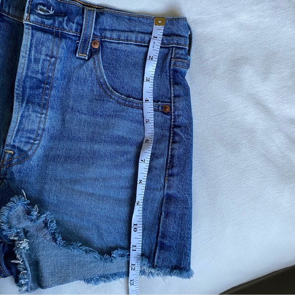 Levi’s ribcage jean shorts - Picture 5 of 7